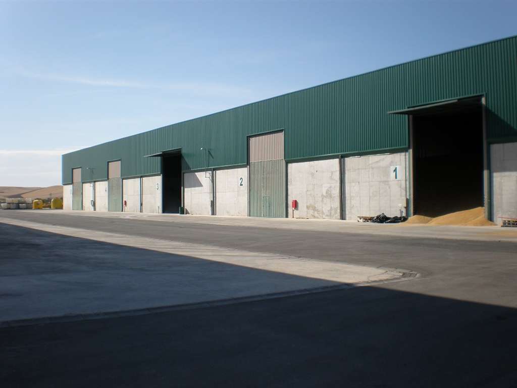 Nave e instalaciones exteriores para cereales