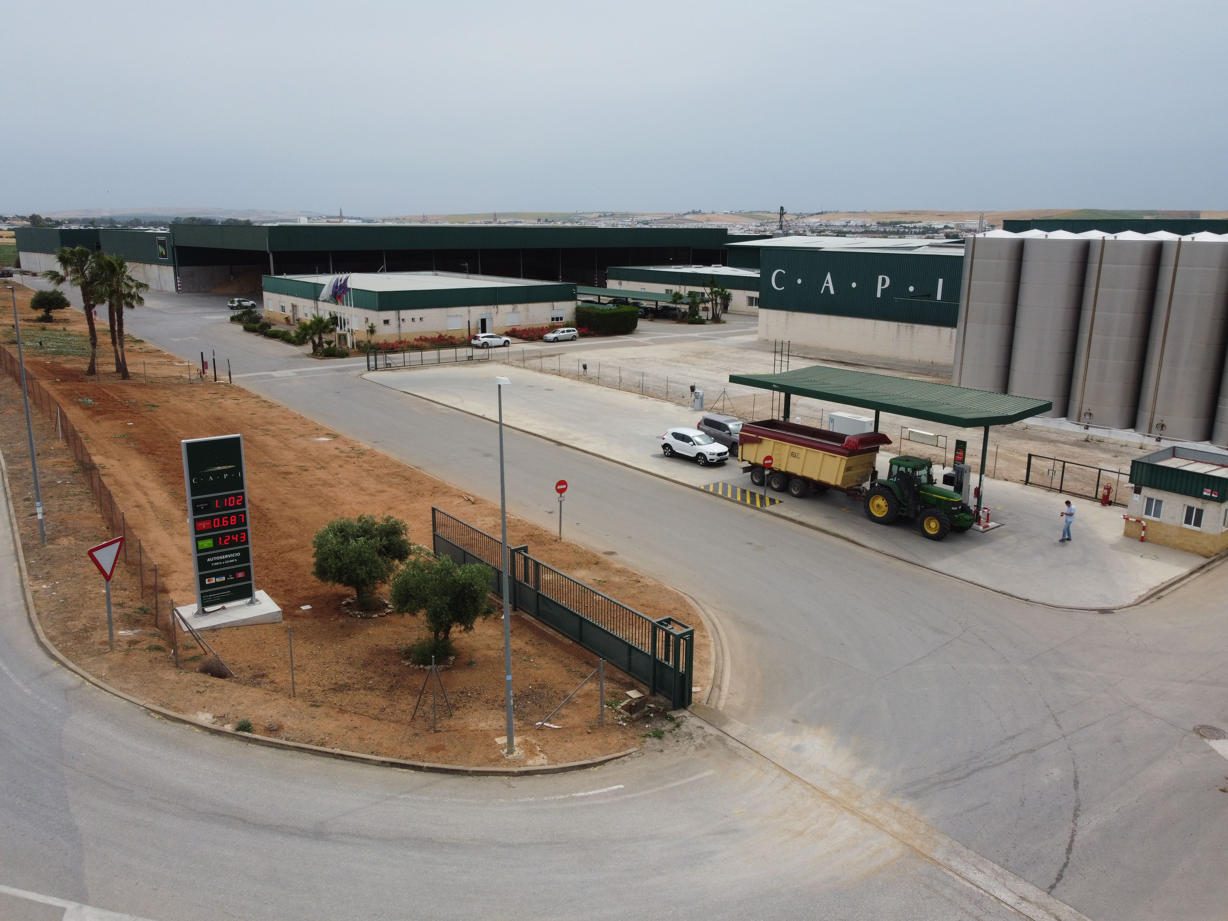 Estación de Servicio CAPI — surtidores